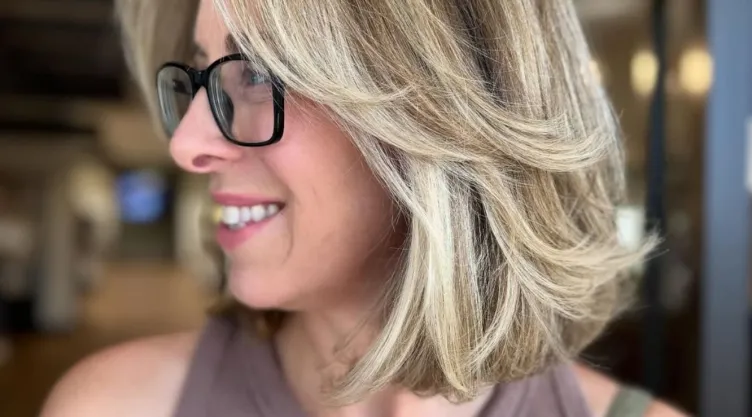 cortes de cabello disimulan canas hacen lucir joven