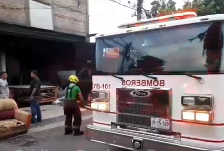 ¡Intenso Incendio en la colonia Atemajac! Un hombre sufre quemaduras