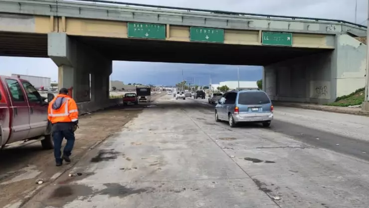 Reabren Vía Rápida Oriente tras cierre por socavón