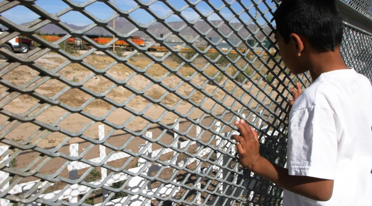 Niño migrante escuela Ciudad de Dios