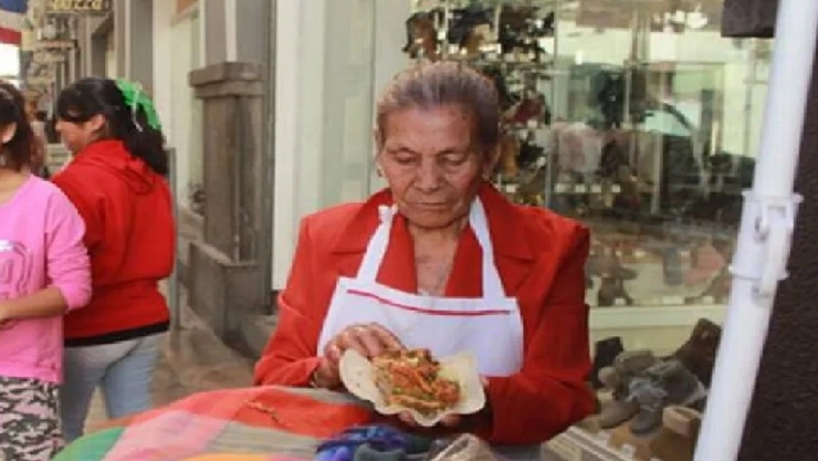 Doña Joaquina, dueña de los Tacos El Pasaje de Puebla