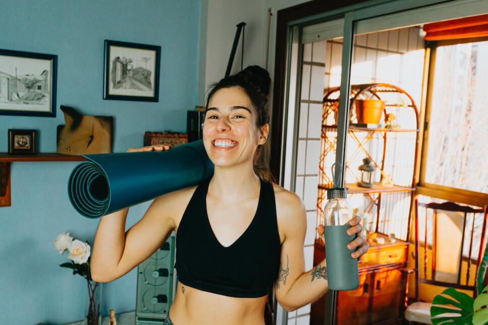 mujer feliz tras ejercicio y orgasmos