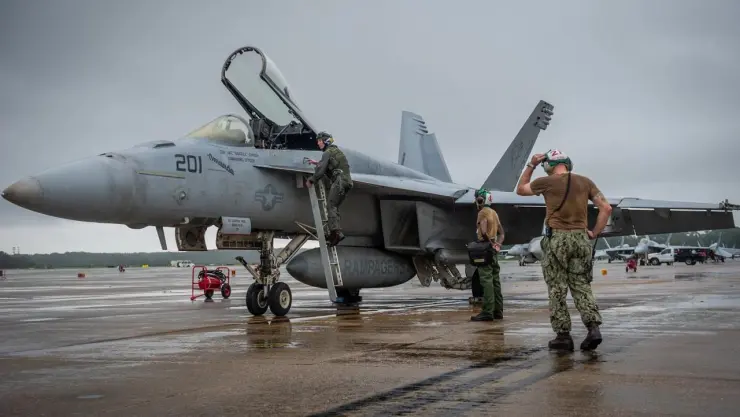 Avión de la marina de Estados Unidos se estrella; ¿hubo lesionados?