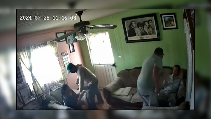 Las víctimas fueron amarradas por los delincuentes en la casa.