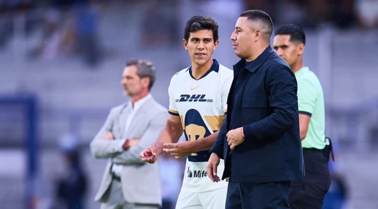 JJ Macías y Efraín Juárez