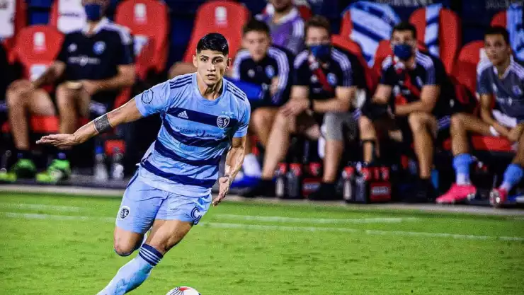 ¿Adiós a Chivas? Alan Pulido podría fichar con Cruz Azul