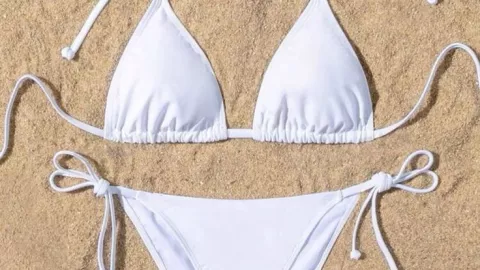Los bikinis blancos son perfectos para resaltar las pieles apiñonadas