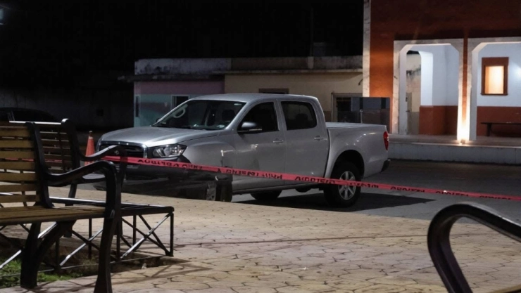 Iba en su auto por las calles de Sucilá y le cayeron a BALAZOS, la policía ya investiga