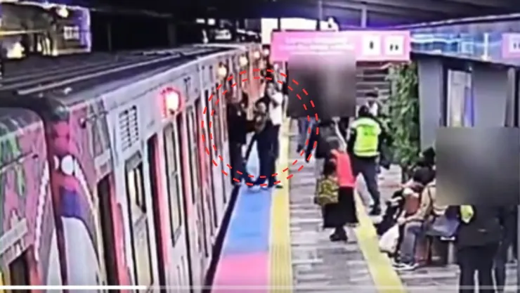 Así fue la detención de tres hombres en el Metro tras robar una tienda | VIDEO