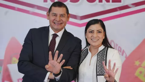 Los militantes que encabezan las intenciones de voto para la candidatura de Morena en Puebla son Alejandro Armenta y Claudia Rivera.