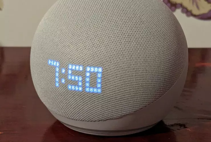 El Echo Pop se enfrenta al Echo Dot 5 para el mejor Alexa: Precios y características