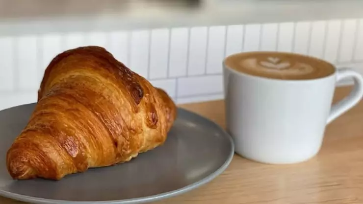 su delicioso platillo acompañado de un rico café.