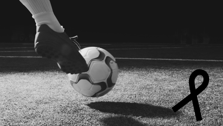 Muere querido futbolista tras desplomarse en la cancha; “volvió a la vida” por unos minutos mientras estaba en la morgue