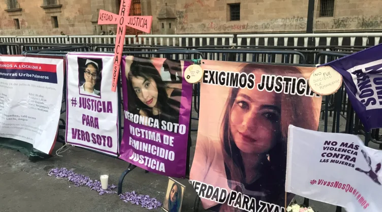 mujeres-palacio-nacional1 (1).jpg