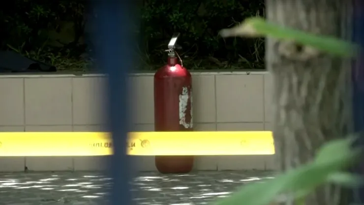 Explota extintor durante simulacro de incendio en una escuela; hay un muerto