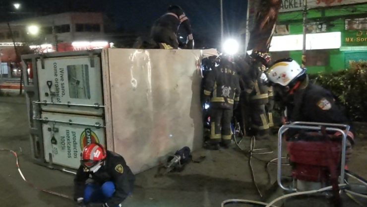 rescatan_prensados_camioneta_Tlalnepantla.jpg