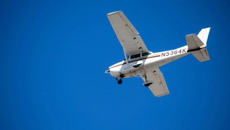 Exitoso rescate de tres personas a bordo de avioneta tras desplome en Florida