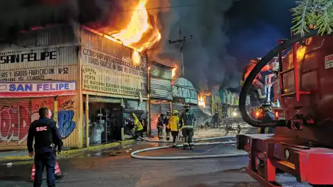 INCENDIO LOCALES SAN FELIPE DE JESUS.jpeg