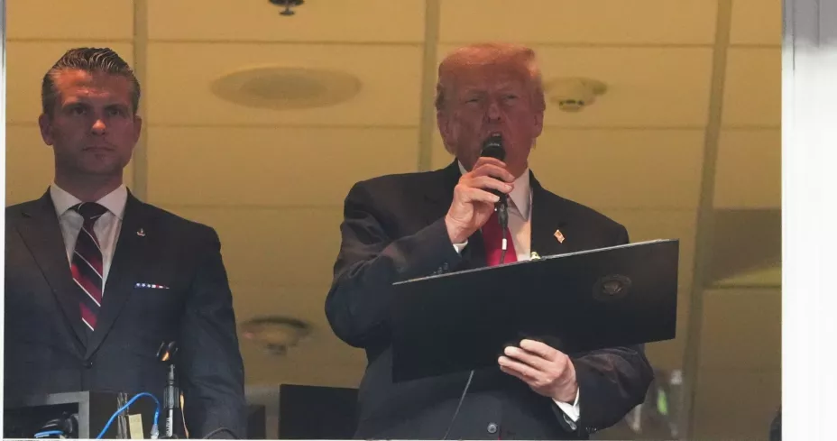 Donald Trump asiste a partido de la NFL y lo abuchean .jpg