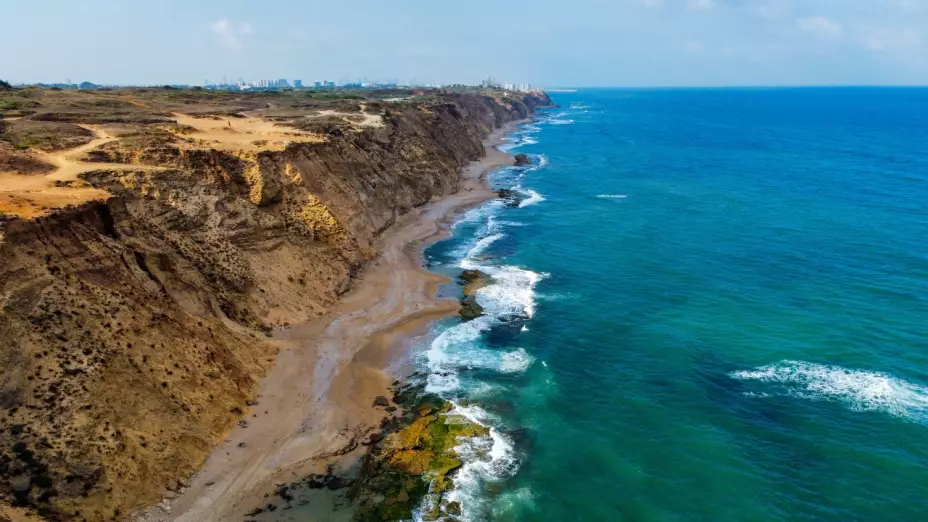 Israel desaliniza el mar y recicla