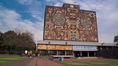 UNAM cubre adeudos con profesores