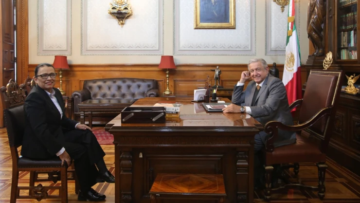 amlo_rosa.jpg
