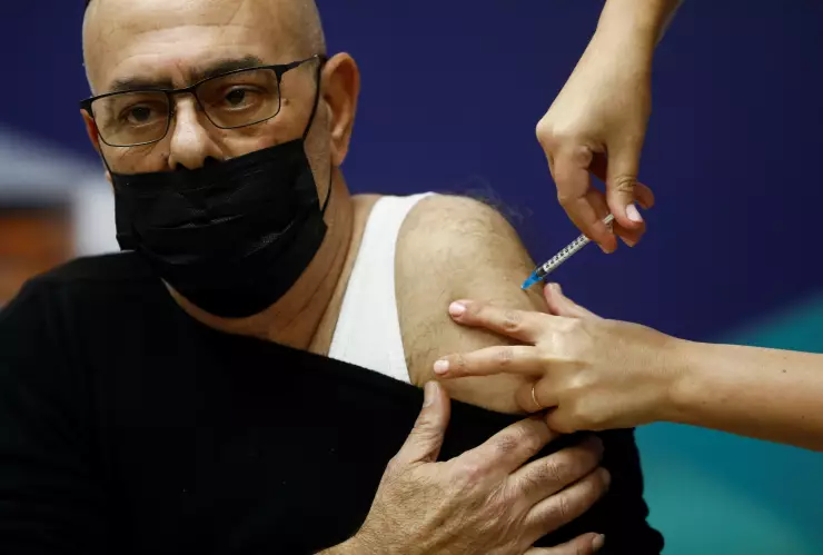 Israel detecta el primer caso de flurona, infección de gripe y COVID-19