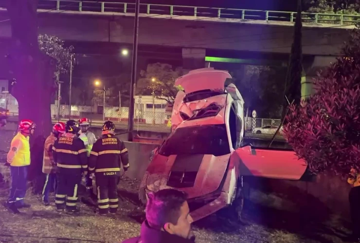 Accidente en Tlalpan: Deportivo choca contra Tren Ligero y muere copiloto