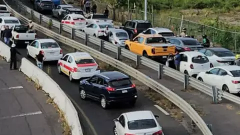 Cierre vial por bloqueo en Boca del Río