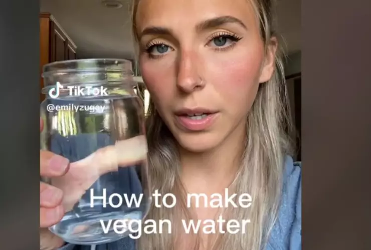 Vaso de agua vegana