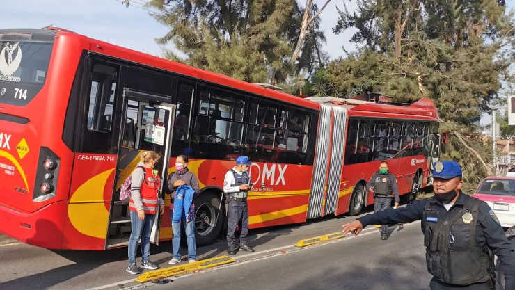VIDEO: Choque de Metrobús deja 5 heridos en GAM