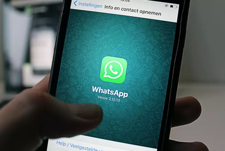 Irán pide eliminar WhatsApp alegando espionaje y refuerza control digital.jpg