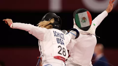 Mariana Arceo compite en Esgrima