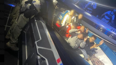 Agentes de la CBP detienen migrantes en Florida