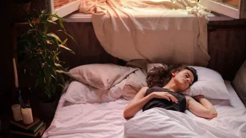 Los objetos que pueden causarte insomnio si los acumulas en tu dormitorio