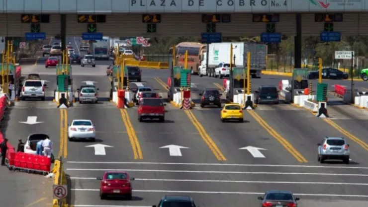 Plaza de cobro para acceder a la autopista México - Acapulco.