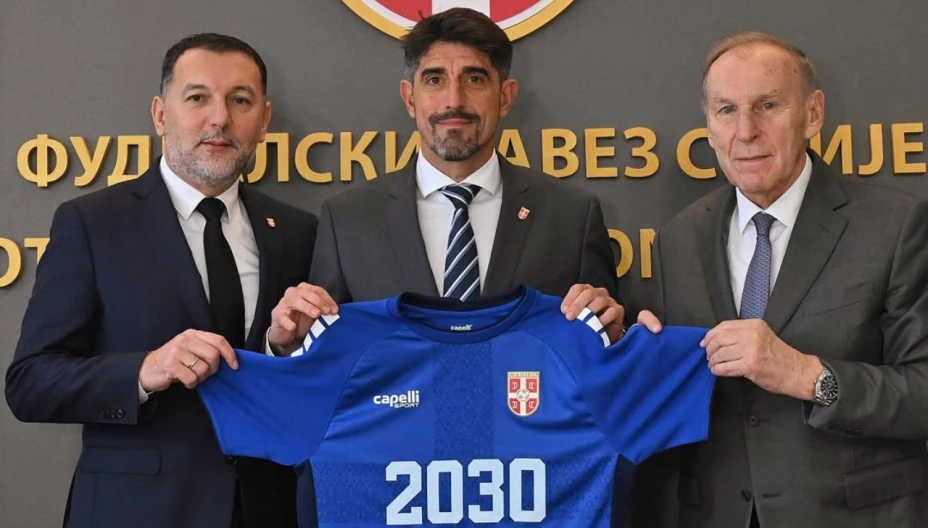 ex Chivas Veljko Paunović en Serbia