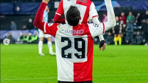 Santi Giménez anotó dos goles en partido Feyenoord vs Lazio