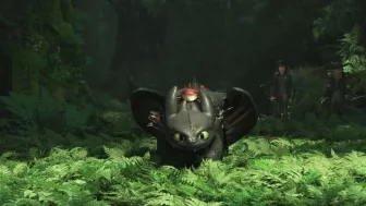 Para la alfombra roja de Cómo entrenar a tu dragón 2, se creó un modelo robotizado de Desdentado a escala real, que podía moverse como si fuera un dragón real, sorprendiendo a los asistentes al evento.