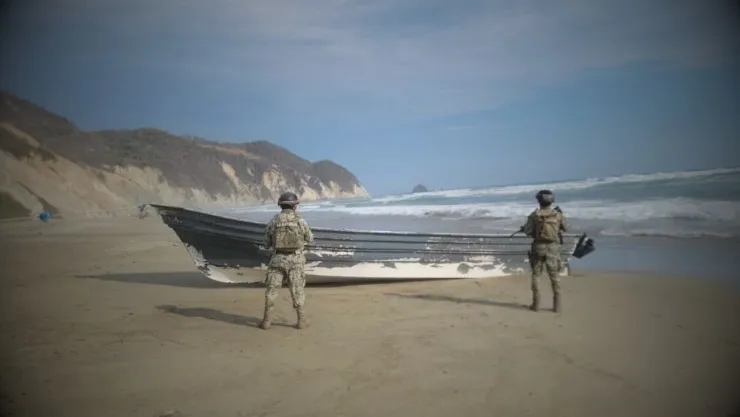 Persecución en mar de Michoacán: Marina intercepta 225 kg de cocaína en Maruata