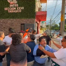 trabajadores-del-imss-en-villahermosa-tabasco-terminan-marcha-en-enfrentamiento-por-aumento-salarial