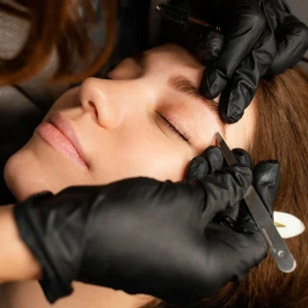 /estilo-de-vida/delineador-cejas-afinar-mirada