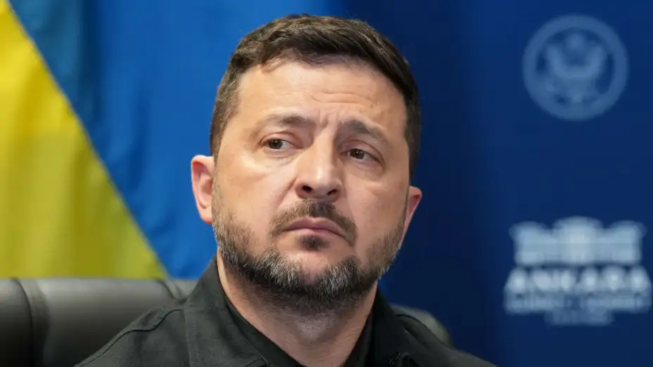 Volodymyr Zelenskyy durante la cumbre de la OTAN, en Ankara.