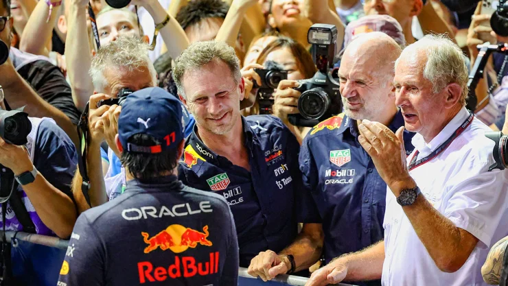 Christian Horner y Checo Pérez