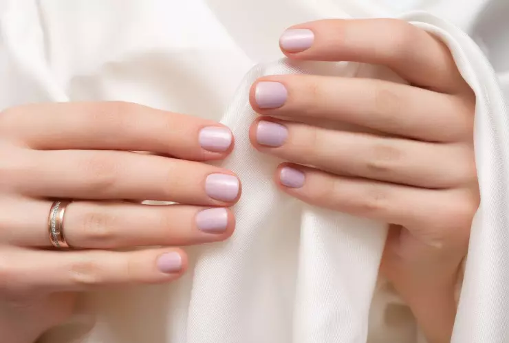 colores de uñas que alargan los dedos estilizan manos año nuevo