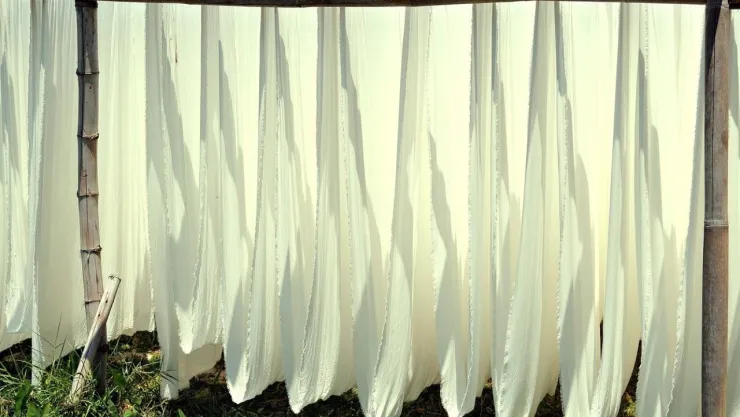 Así puedes eliminar las manchas amarillas de la ropa blanca
