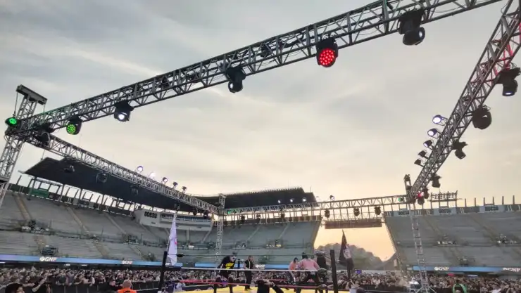 lucha libre aaa the world is a vampire
