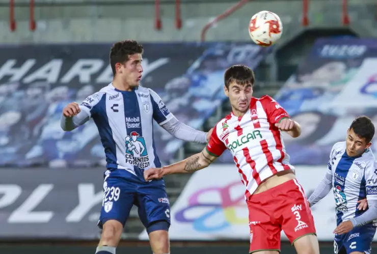 Eduardo Mustre con el Pachuca