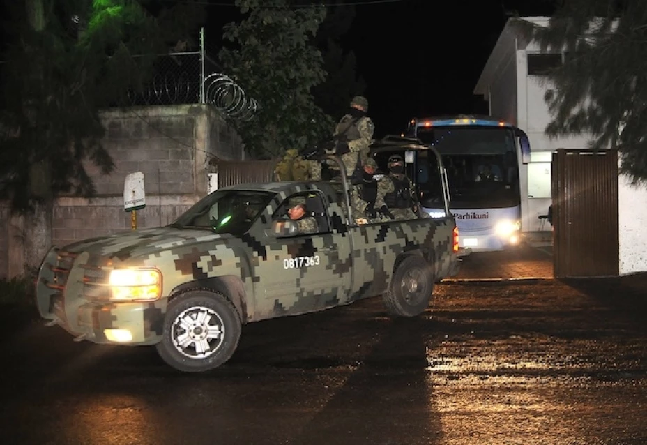 La PGR consignó a 40 integrantes de las llamadas guardias comunitarias, detenidos el miércoles pasado, en el municipio de Aquila, Michoacán