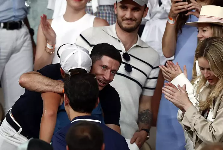 Rober Lewandowski felicita a Iga Swiatek por su título en Roland Garros